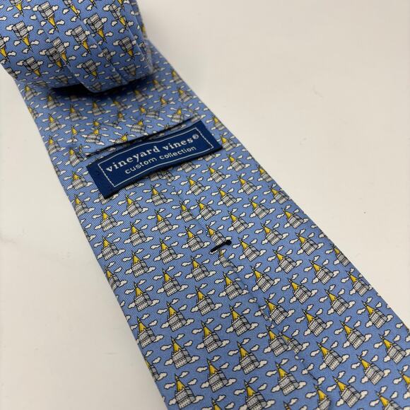Vineyard Vines Blue‎ Cloud Castle Pattern 59"x3.5" Silk Tie - Picture 3 of 5